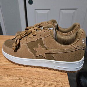 Sturysn Sneakers NWOT size EU 42